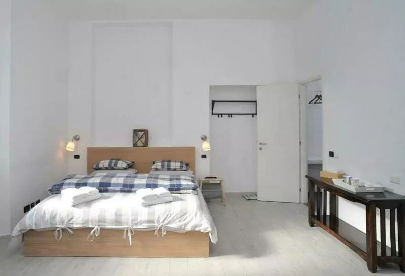 ベッドアンドブレックファースト Guest House La Genesa