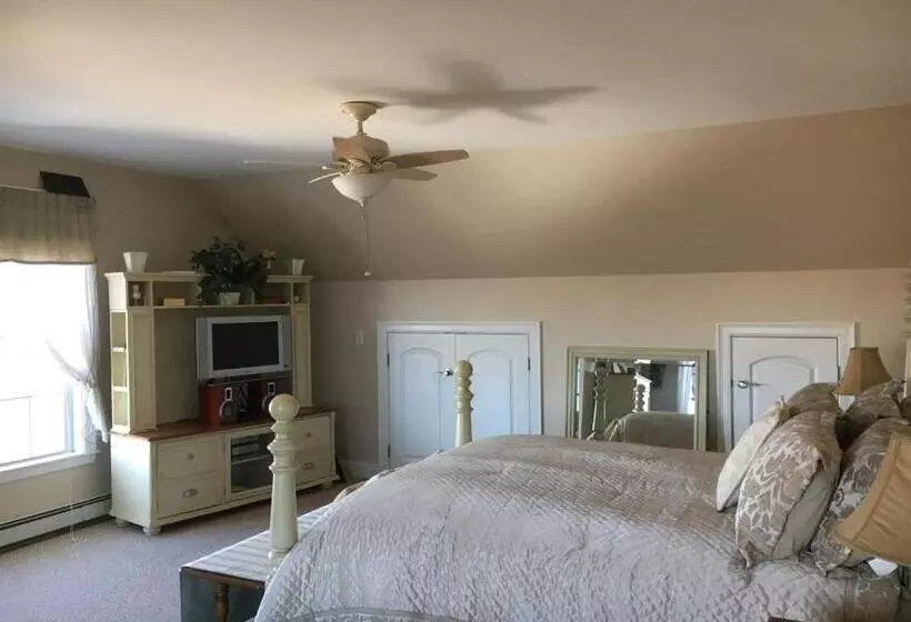 Aamiaismajoitus (B&B) Large Modern Private Suite By The Sea  Birders Paradise