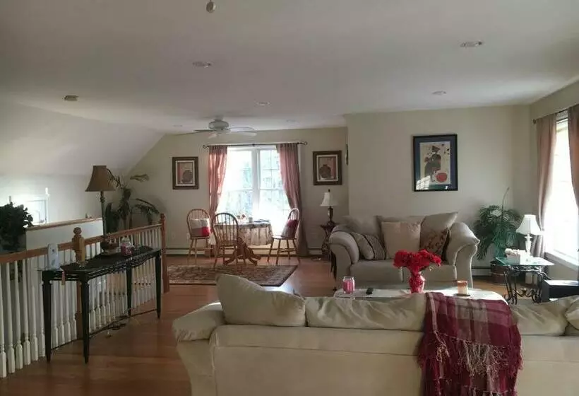 Aamiaismajoitus (B&B) Large Modern Private Suite By The Sea  Birders Paradise