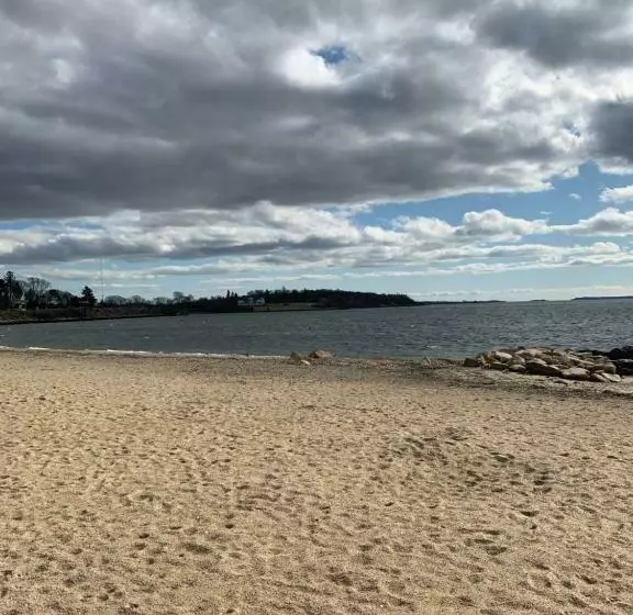 Aamiaismajoitus (B&B) Large Modern Private Suite By The Sea  Birders Paradise