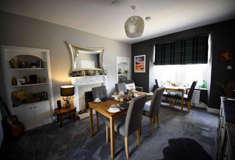 تختخواب و صبحانه Rockview