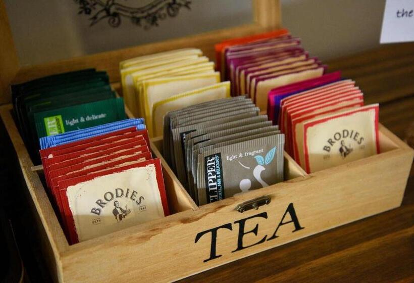 تختخواب و صبحانه Rockview