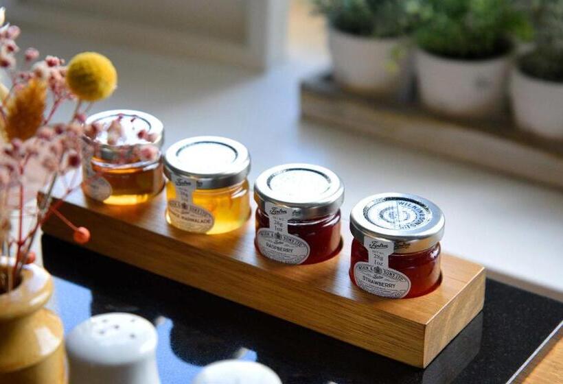 تختخواب و صبحانه Rockview