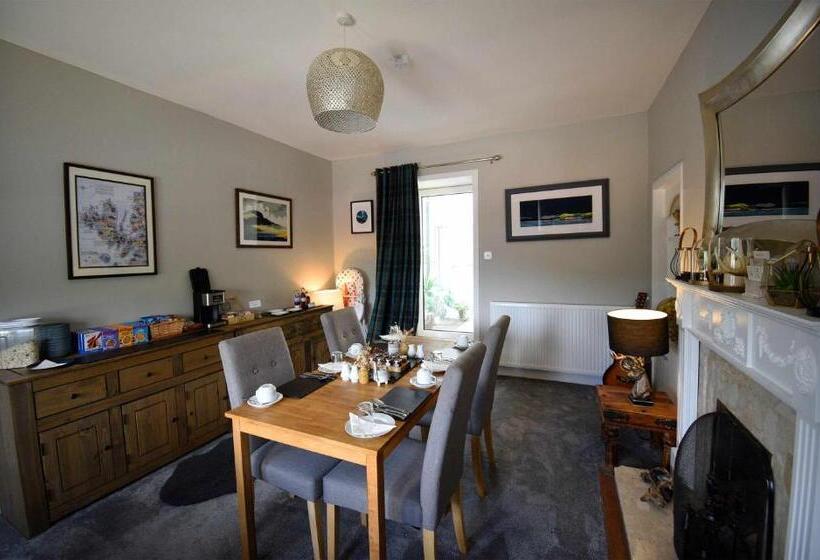 تختخواب و صبحانه Rockview