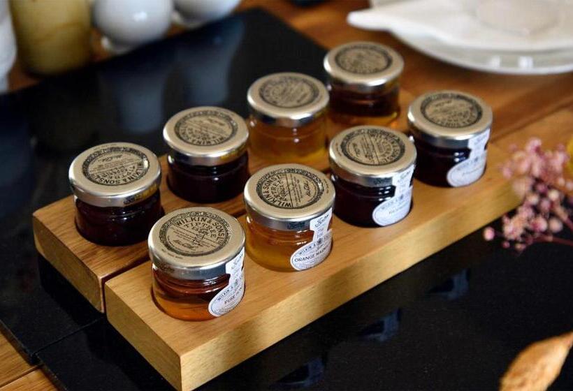 تختخواب و صبحانه Rockview