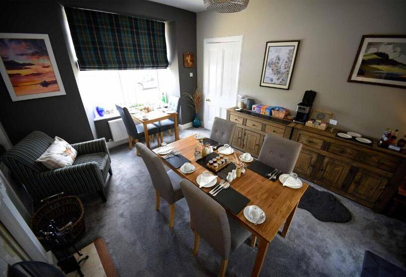 تختخواب و صبحانه Rockview