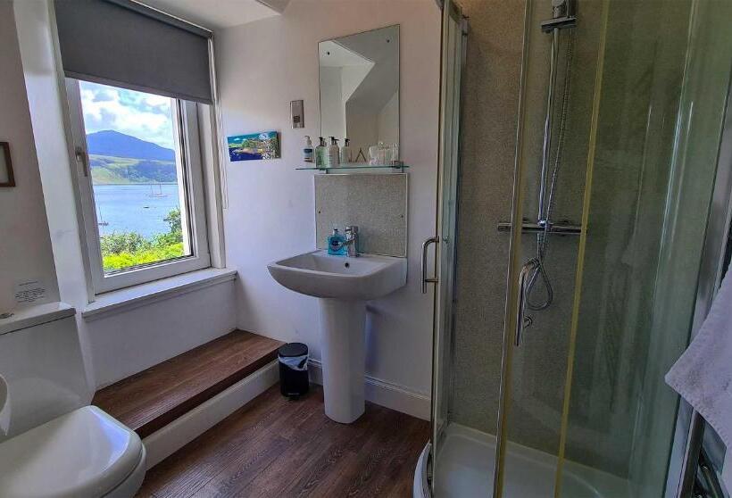 تختخواب و صبحانه Rockview