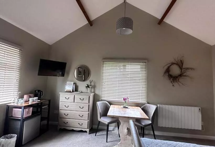 Aamiaismajoitus (B&B) White House Farm   Beautiful Self Contained Courtyard Rooms