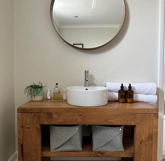 تختخواب و صبحانه White House Farm Beautiful Self Contained Courtyard Rooms