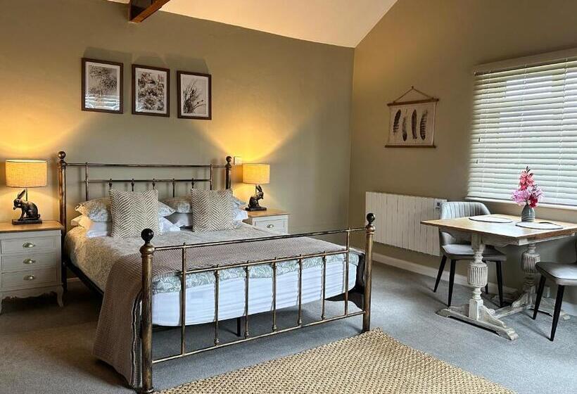 تختخواب و صبحانه White House Farm Beautiful Self Contained Courtyard Rooms