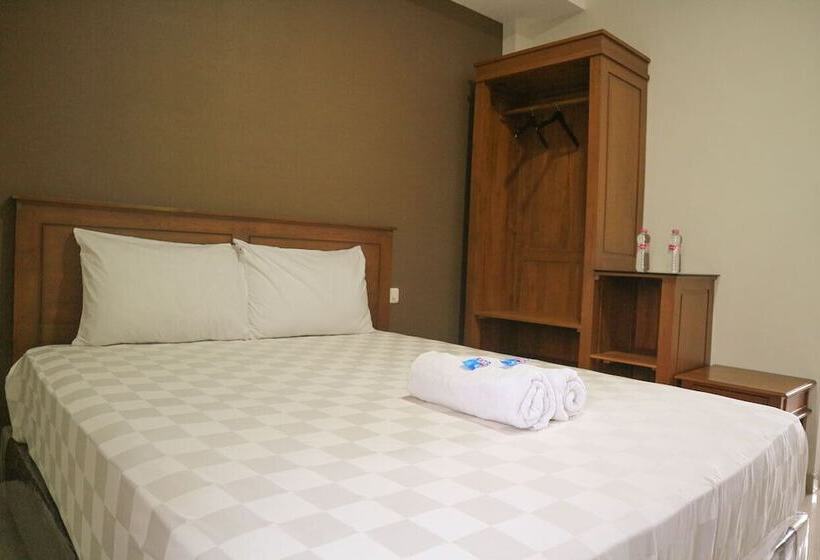 Отель Urban Fendi S Tirtodipuran