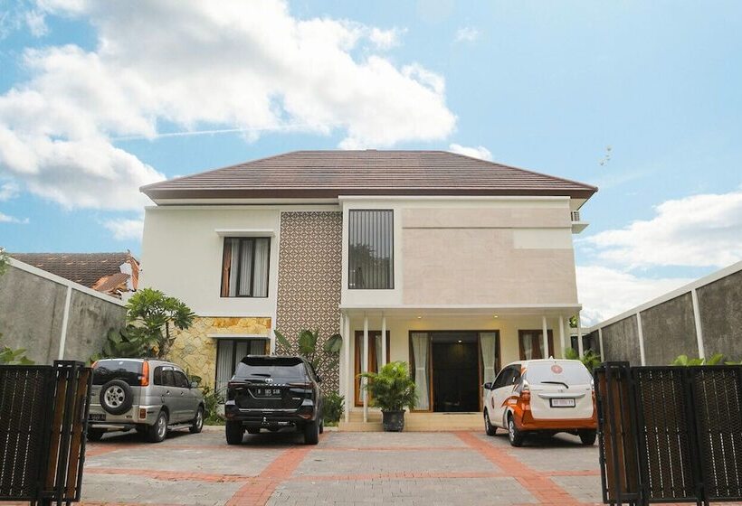 Отель Urban Fendi S Tirtodipuran