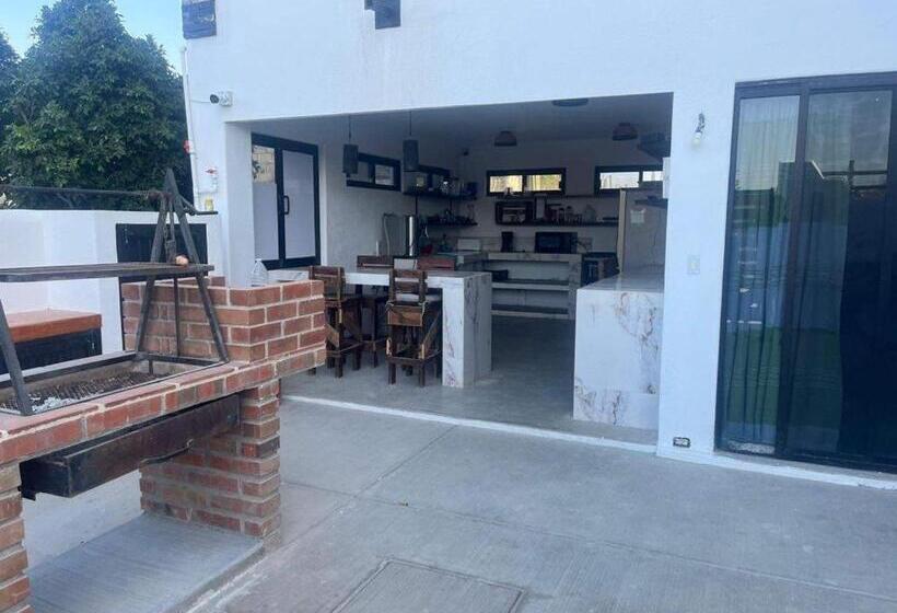 펜션 Casa Arrecife Tortuga 3, Beach Is Steps Away! Fast Internet, Private Cozy Room!