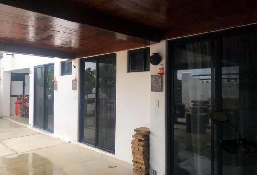 펜션 Casa Arrecife Tortuga 3, Beach Is Steps Away! Fast Internet, Private Cozy Room!