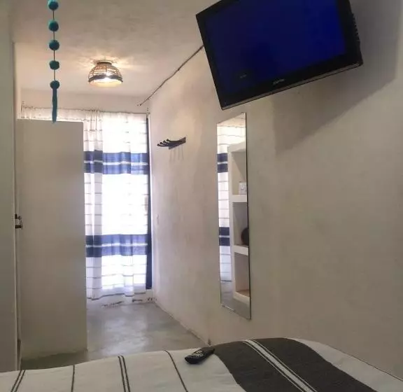 ペンション Casa Arrecife Tortuga 3, Beach Is Steps Away! Fast Internet, Private Cozy Room!