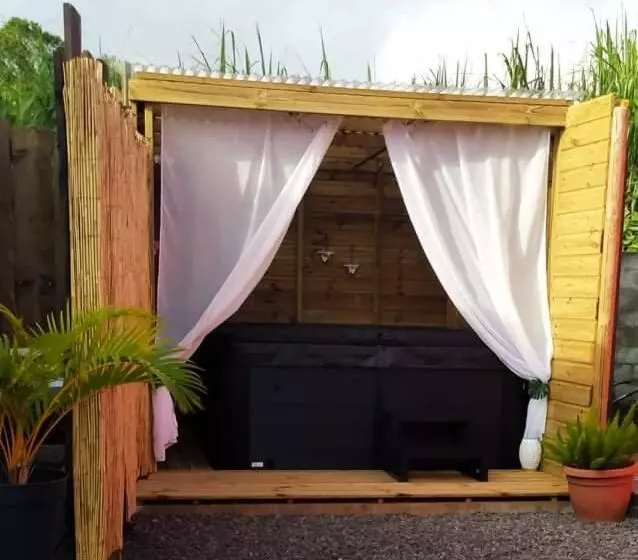 تختخواب و صبحانه La Kazanou