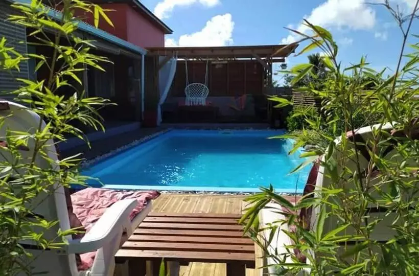 تختخواب و صبحانه La Kazanou