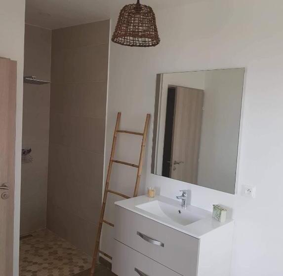 تختخواب و صبحانه La Kazanou