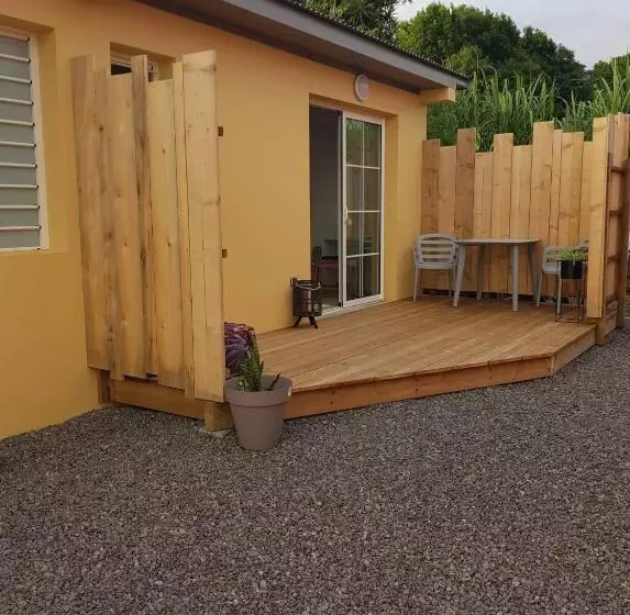 تختخواب و صبحانه La Kazanou