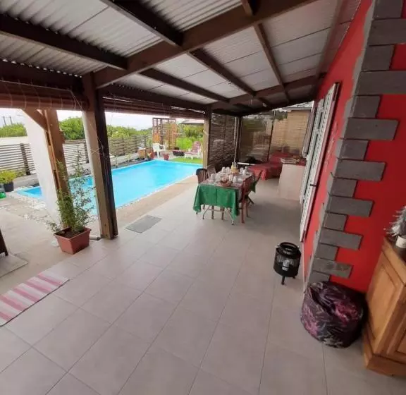 تختخواب و صبحانه La Kazanou