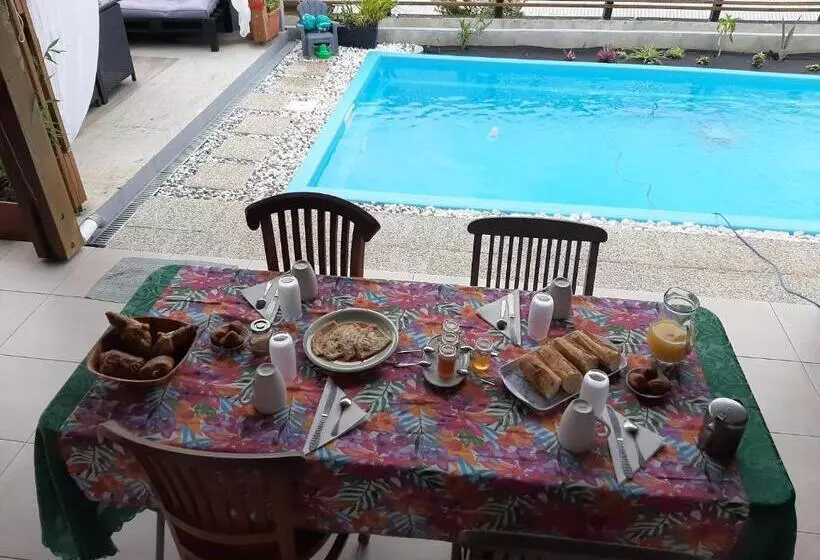 تختخواب و صبحانه La Kazanou