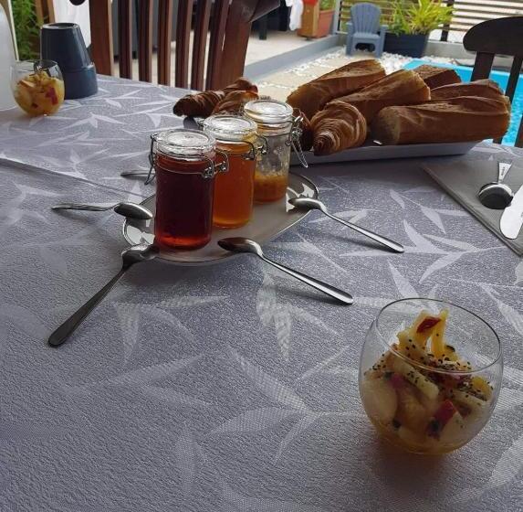 تختخواب و صبحانه La Kazanou