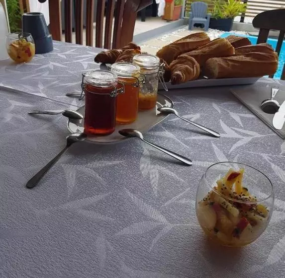 تختخواب و صبحانه La Kazanou