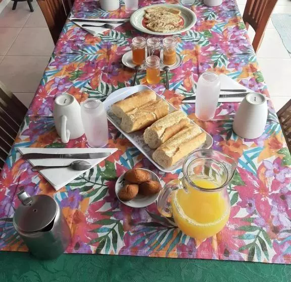 تختخواب و صبحانه La Kazanou