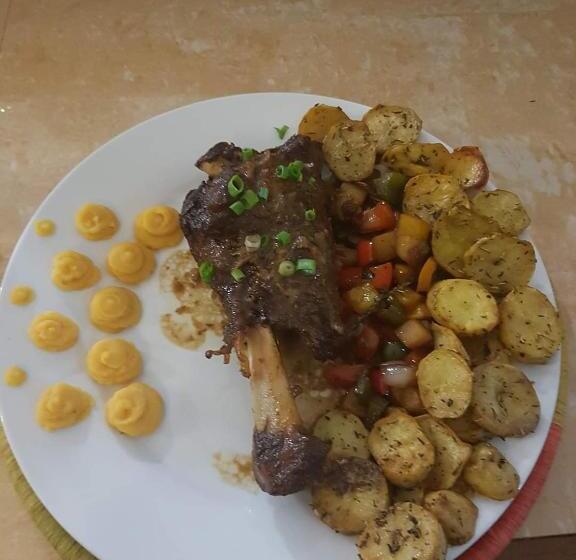 تختخواب و صبحانه La Kazanou