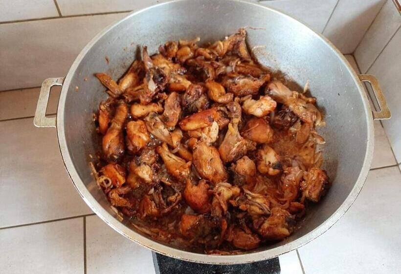 تختخواب و صبحانه La Kazanou