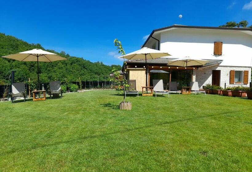 ベッドアンドブレックファースト Miravallesuites