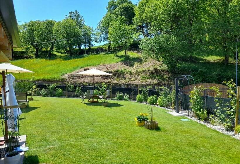 ベッドアンドブレックファースト Miravallesuites