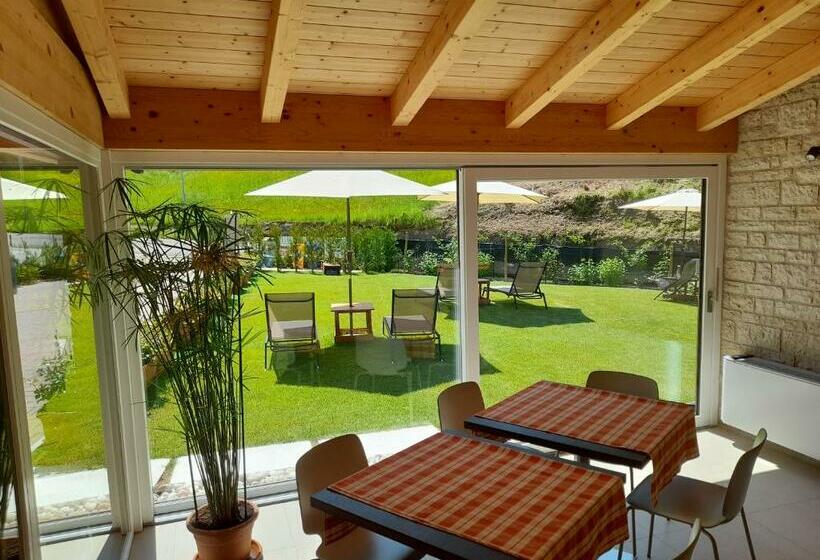 ベッドアンドブレックファースト Miravallesuites