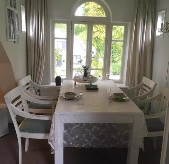 Aamiaismajoitus (B&B) Onder De Boom