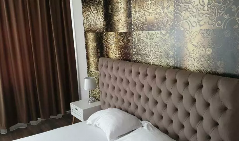 هتل Aristocrat Central