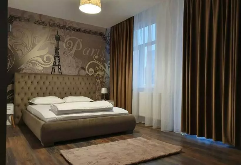 هتل Aristocrat Central