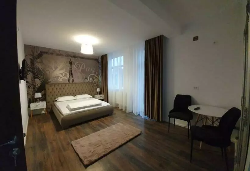 هتل Aristocrat Central