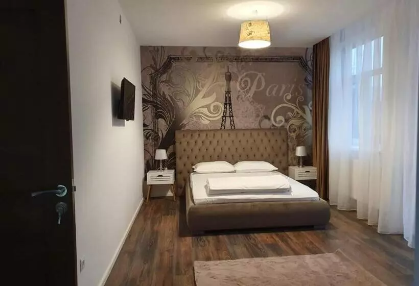 هتل Aristocrat Central