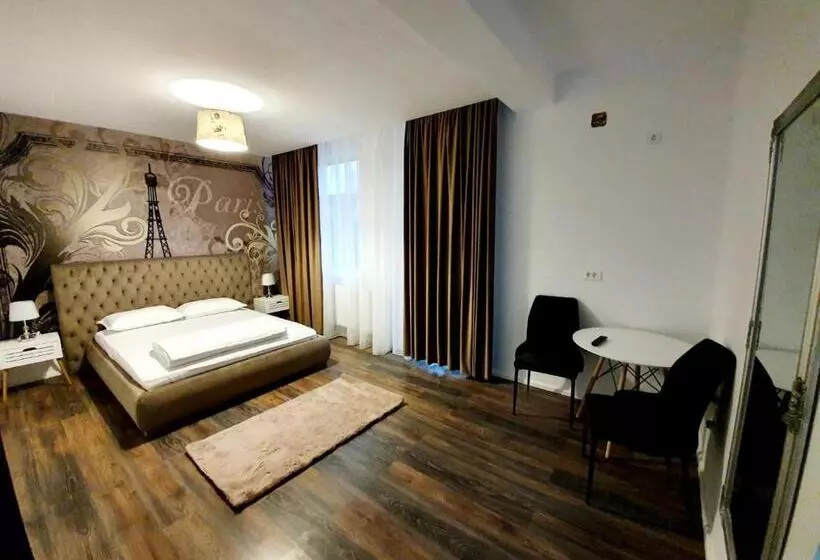 هتل Aristocrat Central