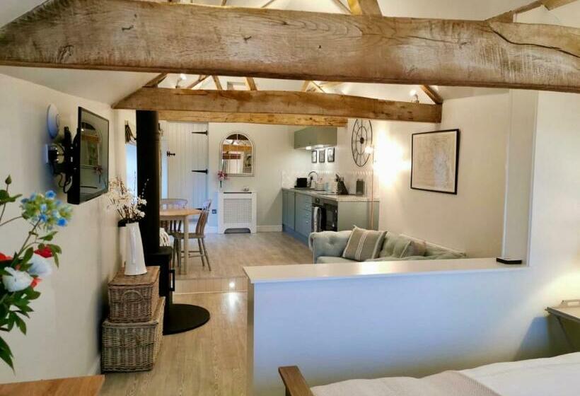 پانسیون The Stables