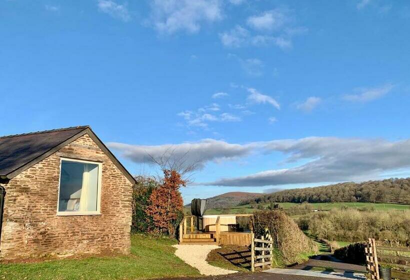 پانسیون The Stables