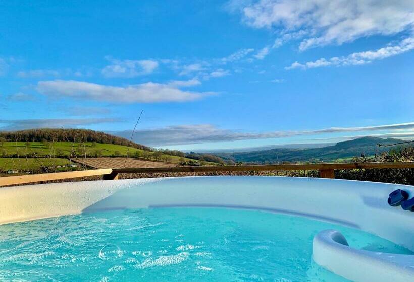 پانسیون The Stables