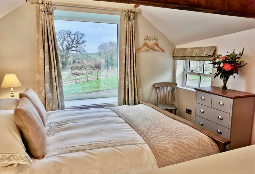 پانسیون The Stables