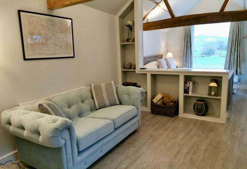 پانسیون The Stables