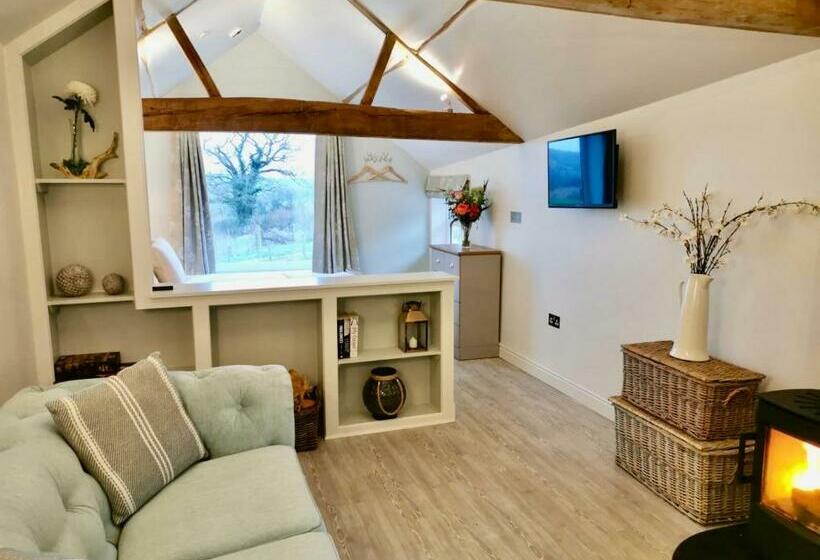 پانسیون The Stables