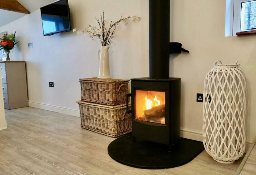 پانسیون The Stables