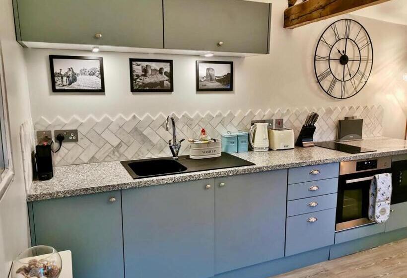 پانسیون The Stables