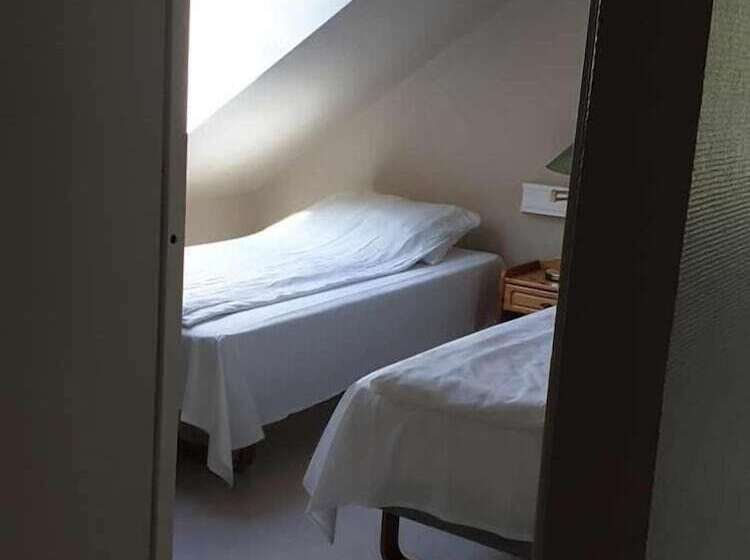 בית מלון כפרי Aalesund Airport