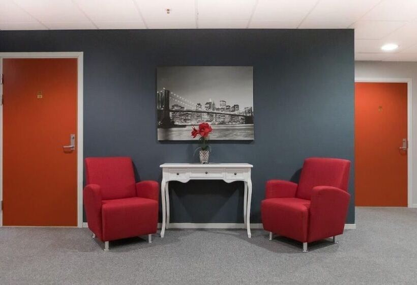 בית מלון כפרי Aalesund Airport