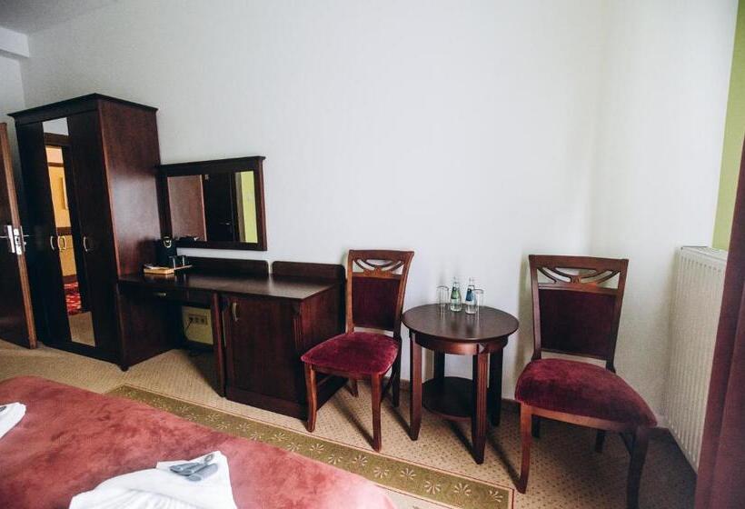 فندق Dworek Magnat